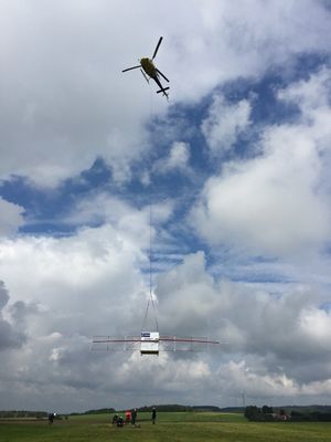 Antenna di prova sollevata dall'elicottero